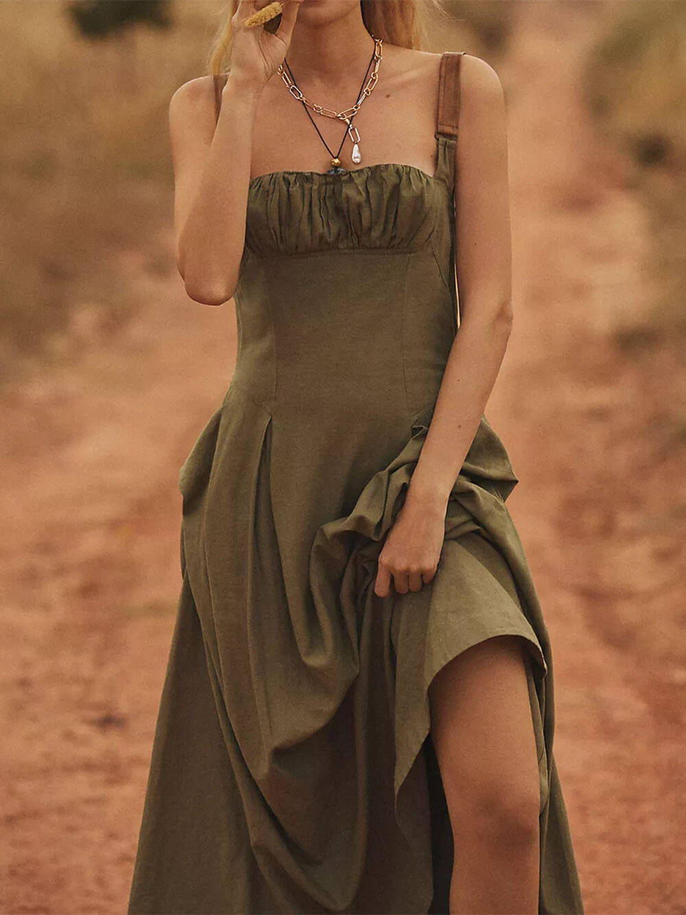 Robe midi trapèze à col carré