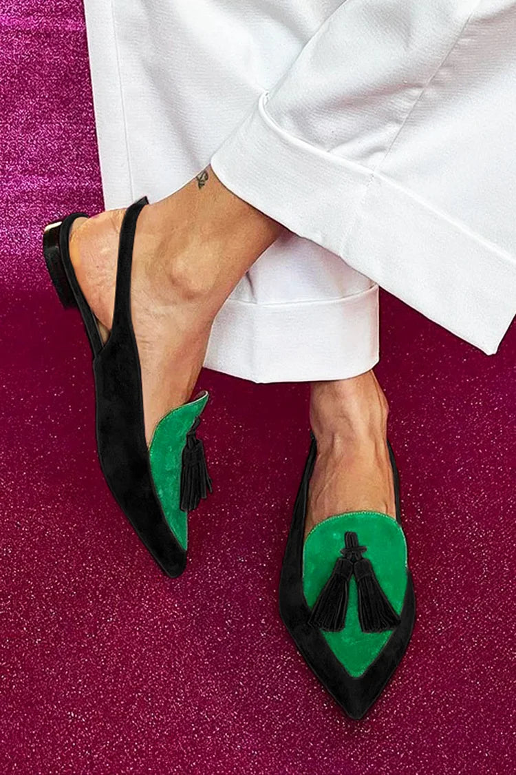 Czarne płaskie buty z paskiem na pięcie, ostrym noskiem i chwostami w stylu colorblock