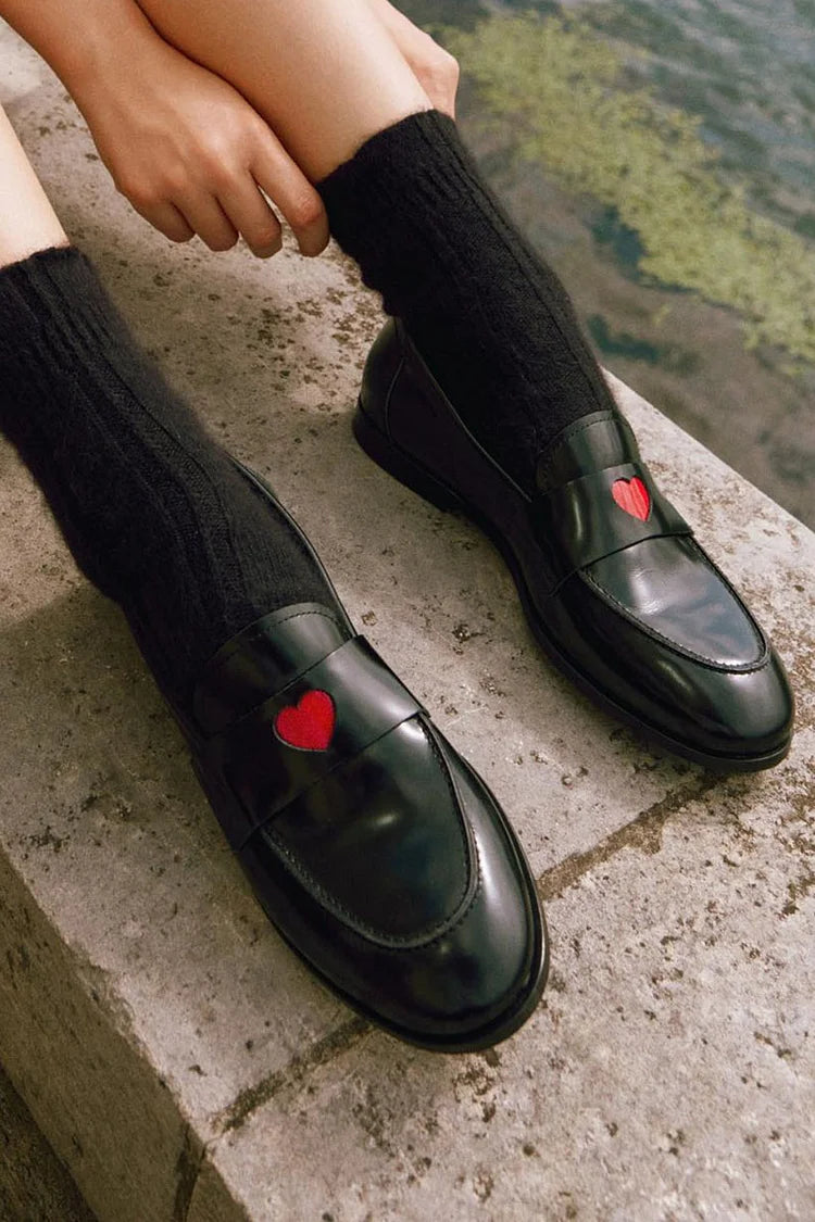 Schwarze Loafers mit Steppnähten, Patchwork und Herz-Dekor zum Hineinschlüpfen