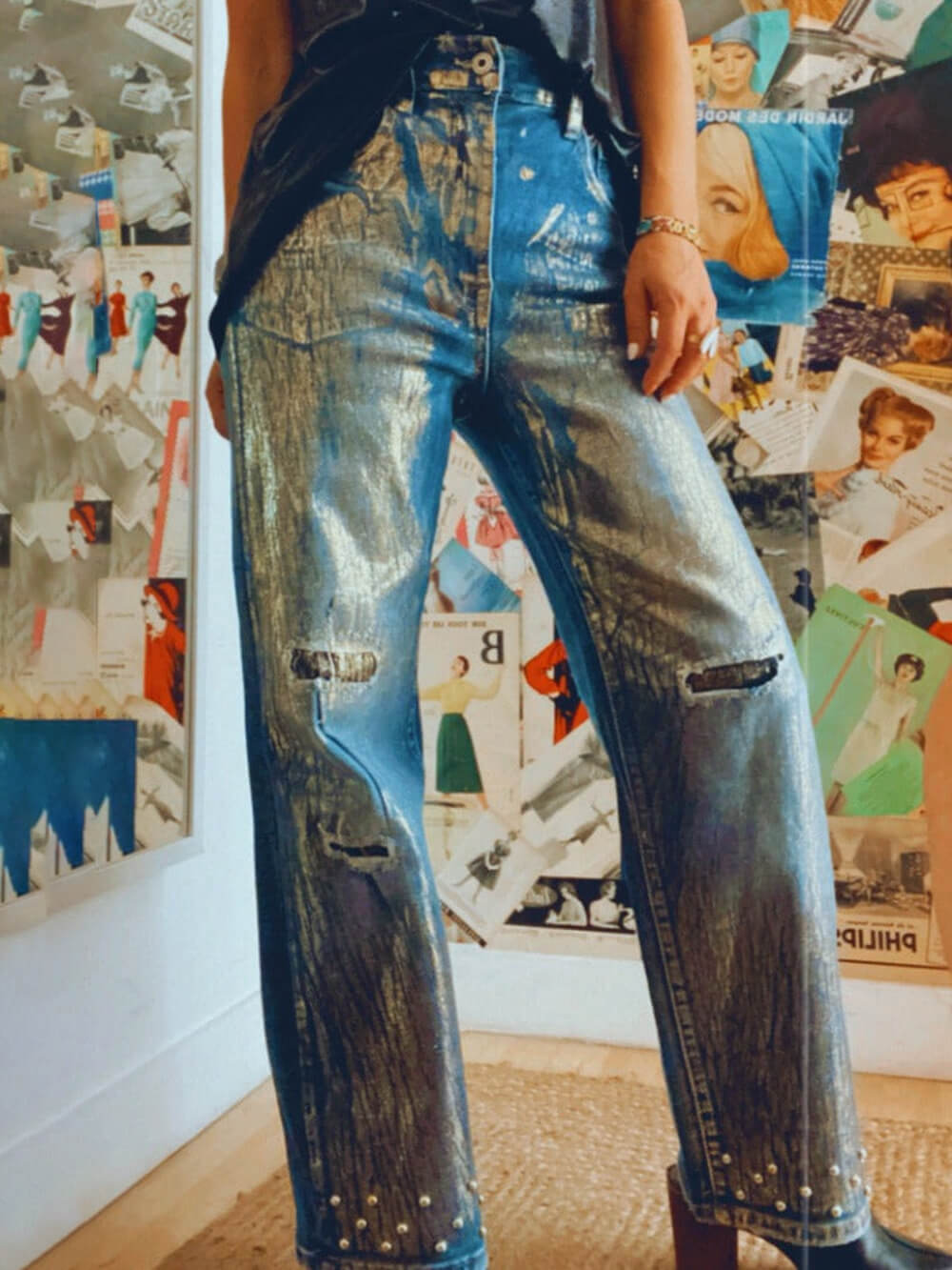 Jeans a gamba larga con perline scintillanti