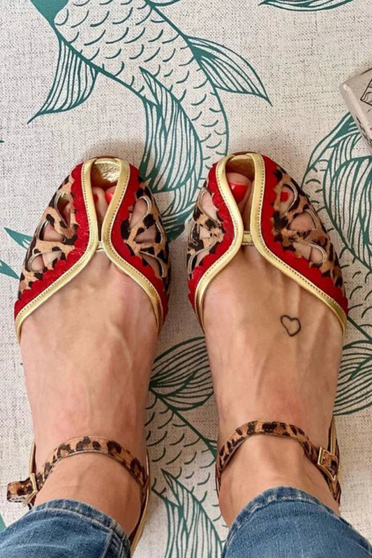 Sandali Marroni con Stampa Leopardata, Blocchi di Colore e Intagli