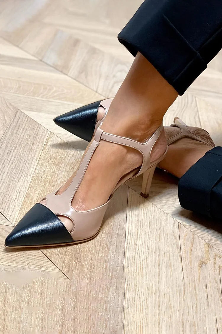 Décolleté beige con tacco a spillo, cinturino a T colorblock e cut-out.