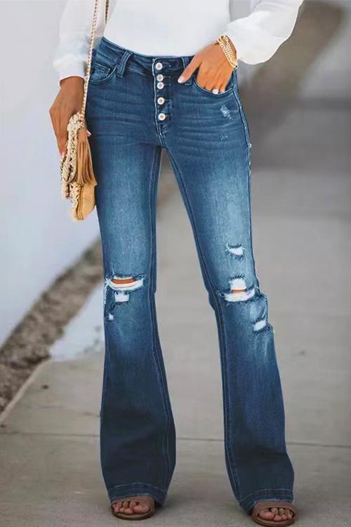 Jeans a zampa d'elefante strappati alla moda